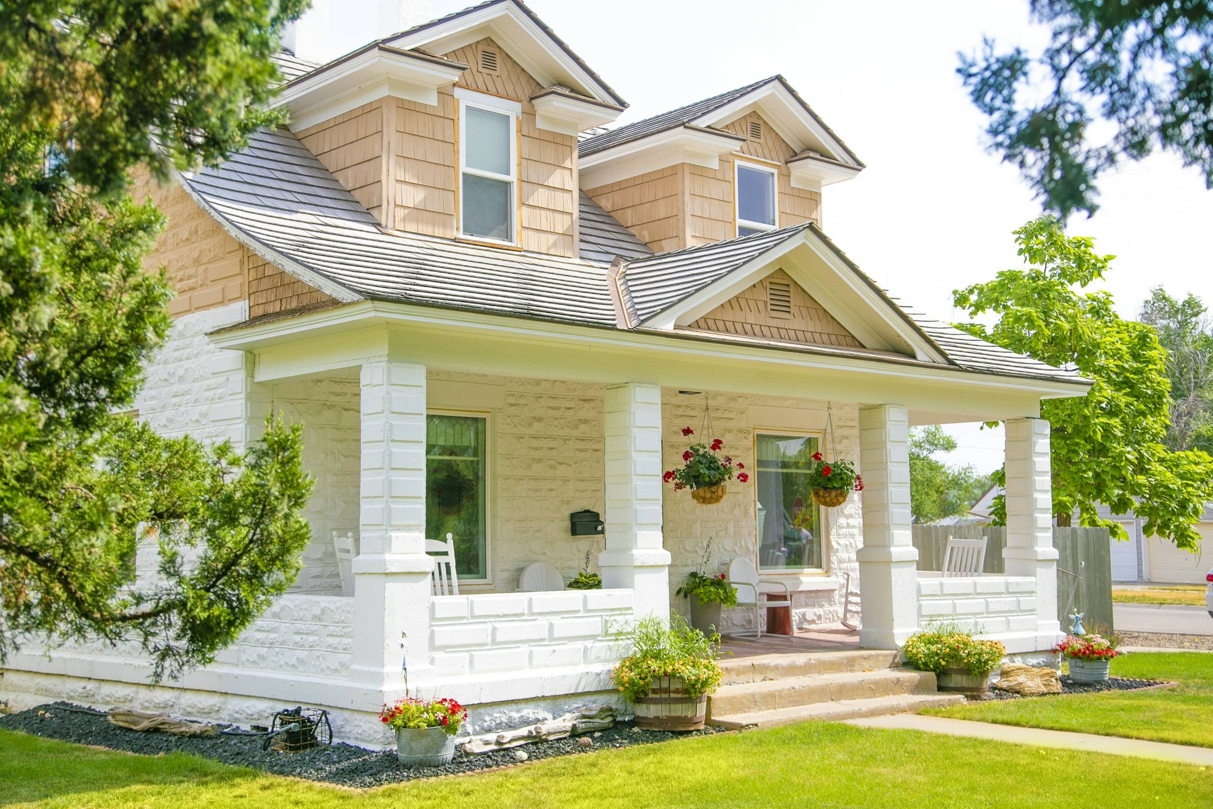 Exterior of 1115 Kenwood Porch Lane